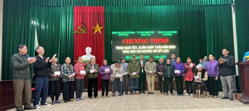 Nhiệt điện Thái Bình thăm và tặng quà các gia đình chính sách tại địa phương nhân dịp tết Nguyên đán Giáp Thìn 2024