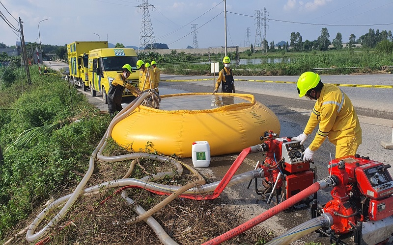 Nhiều khó khăn trong việc khắc phục sự cố tràn dầu, gây ô nhiễm môi trường