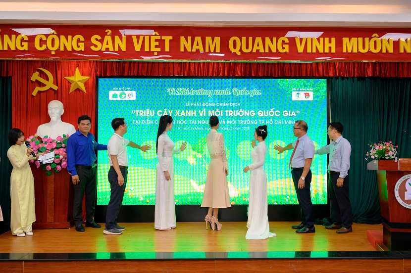Phủ xanh trường học theo Chiến dịch “Triệu cây xanh vì môi trường Quốc gia”