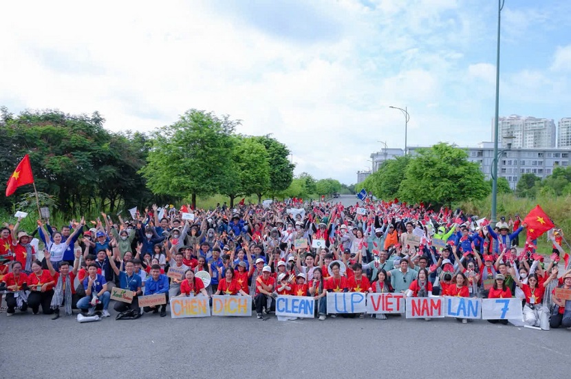 Gần 250.000 bạn trẻ tham gia chiến dịch nhặt rác toàn quốc “Clean up Việt Nam”