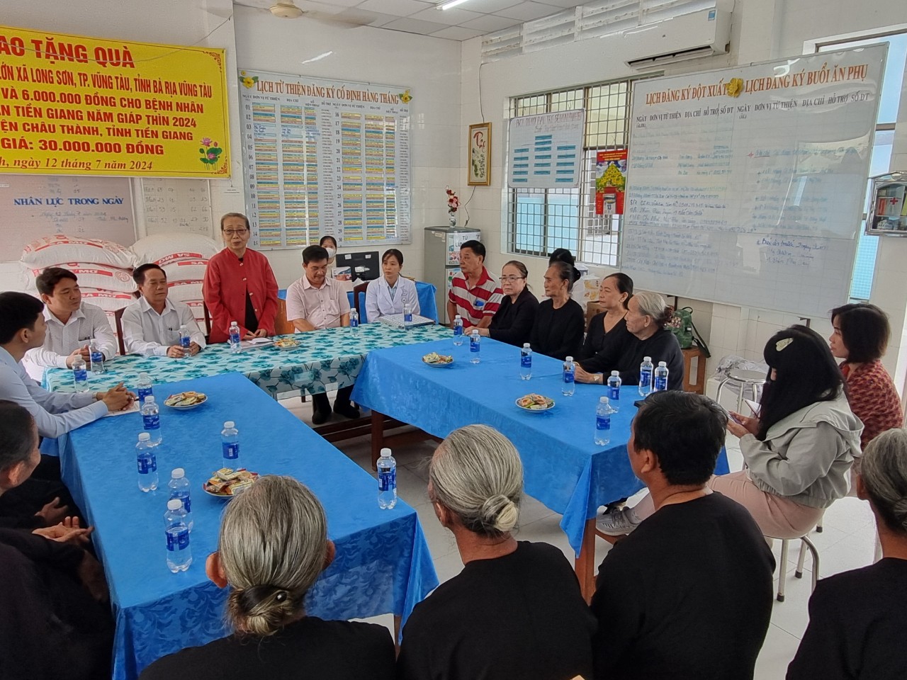 Trao tặng quà cho bệnh nhân Bệnh viện Tâm thần Tiền Giang