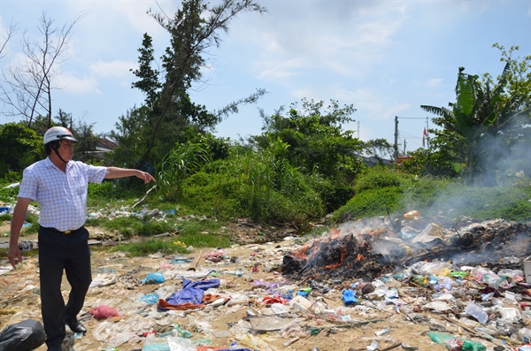 Lo ngại từ rác thải ven biển ở Quảng Ngãi