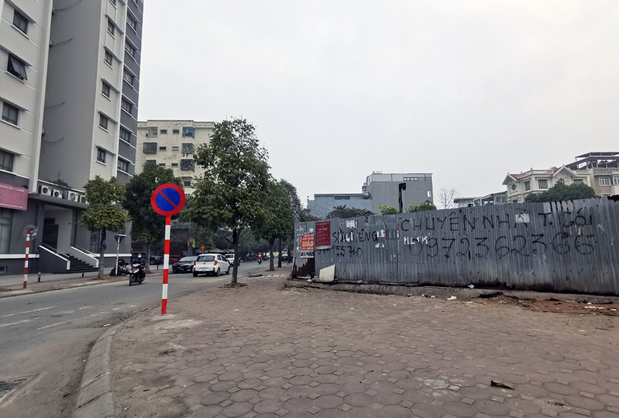 Khu đất có vị trí vàng khi tiếp giáp đường lớn.