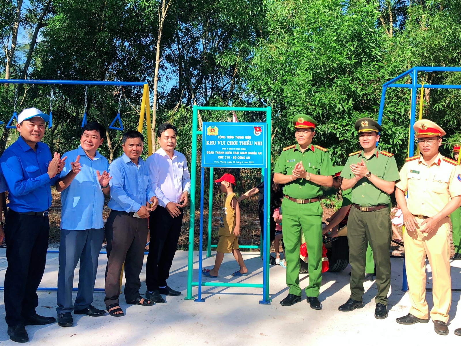 Ra quân Chiến dịch 'Hãy làm sạch biển - Nói không với rác thải nhựa'