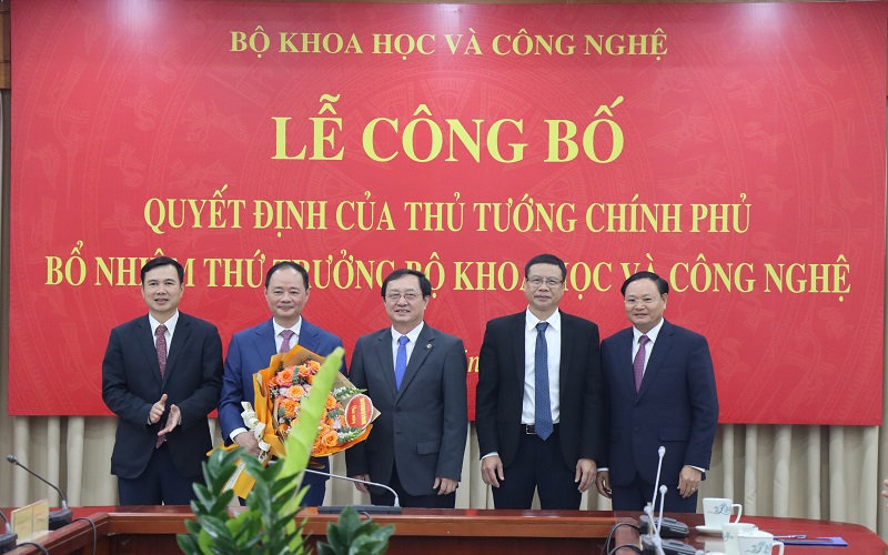 Trao quyết định bổ nhiệm Thứ trưởng Bộ Khoa học và Công nghệ Trần Hồng Thái