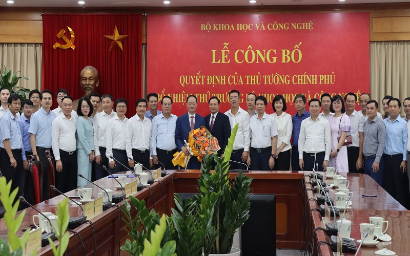 Trao quyết định bổ nhiệm Thứ trưởng Bộ Khoa học và Công nghệ Trần Hồng Thái