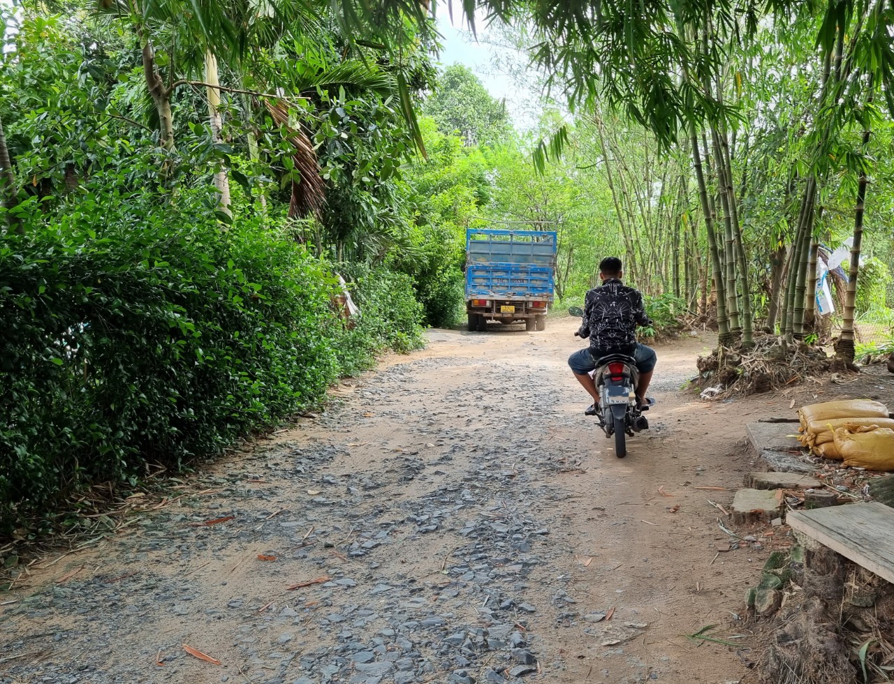 TP. Hồ Chí Minh: Hiểm họa từ hố sâu cạnh bãi rác Đông Thạnh
