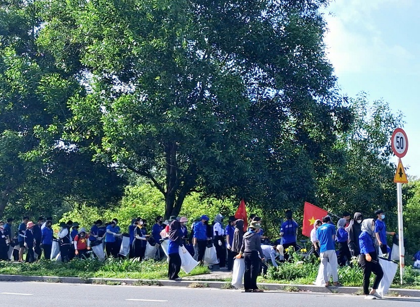 Gần 250.000 bạn trẻ tham gia chiến dịch nhặt rác toàn quốc “Clean up Việt Nam”