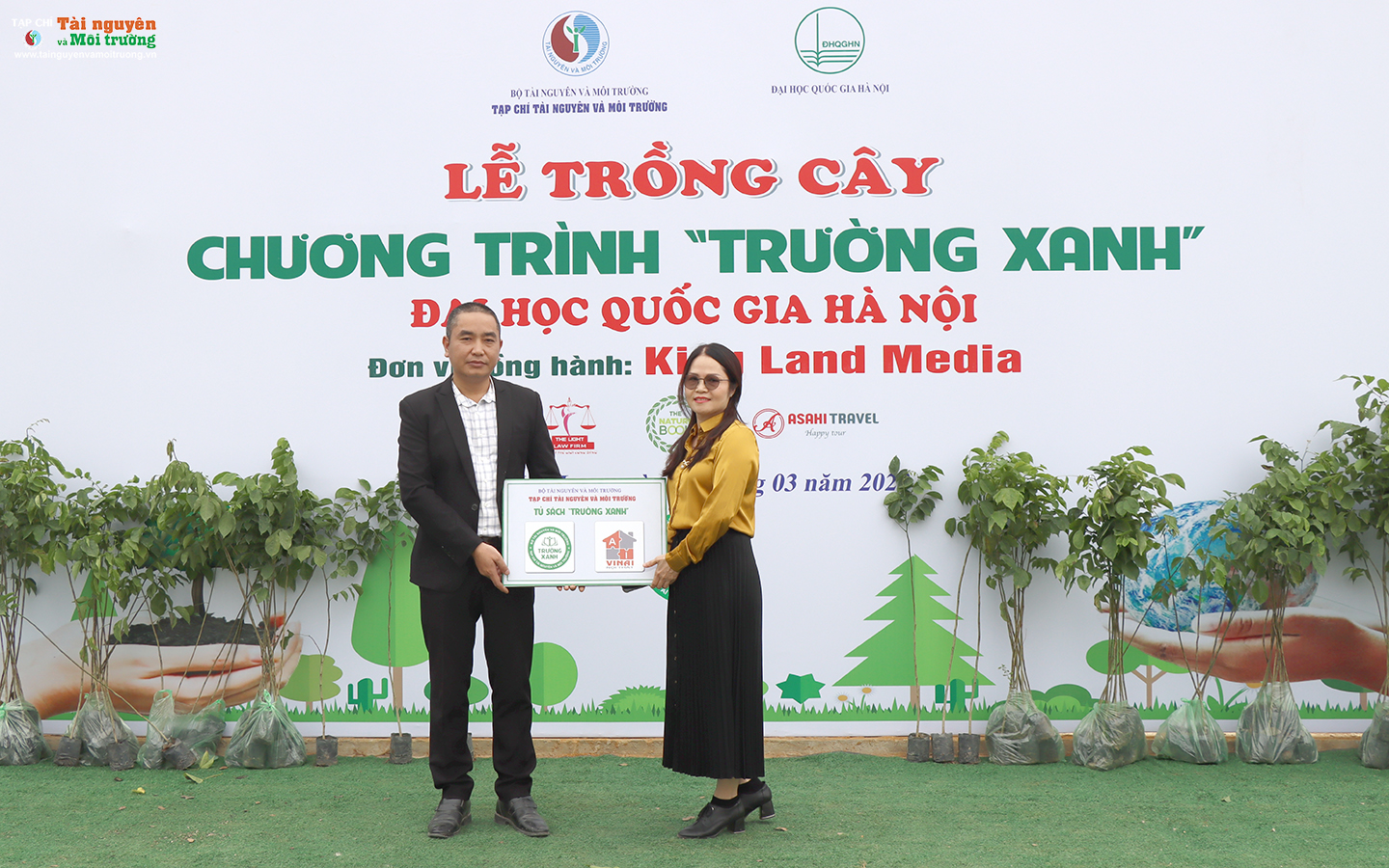 Tạp chí Tài nguyên và Môi trường trồng 3000 cây xanh tại Đại học Quốc gia Hà Nội