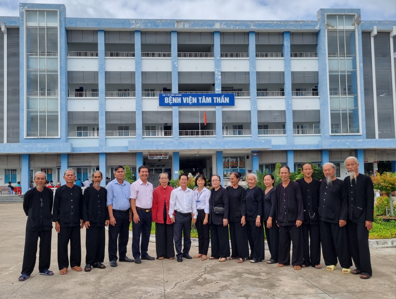Trao tặng quà cho bệnh nhân Bệnh viện Tâm thần Tiền Giang