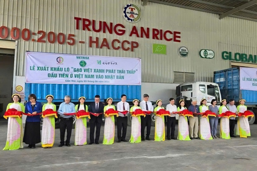 Việt Nam xuất khẩu lô hàng “Gạo Việt xanh - phát thải thấp” đầu tiên