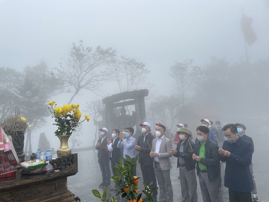 Tạp chí Tài nguyên và Môi trường trồng 1003 cây xanh tại đền Sóc Sơn, Hà Nội