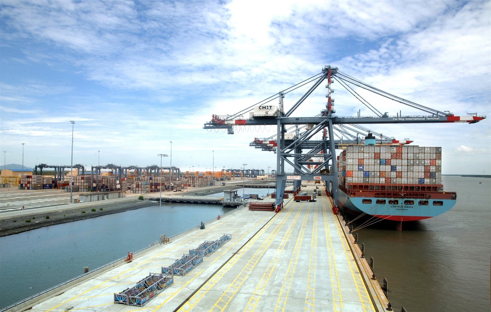 Kỳ 4: Phát triển các hệ thống cảng biển và dịch vụ logistics