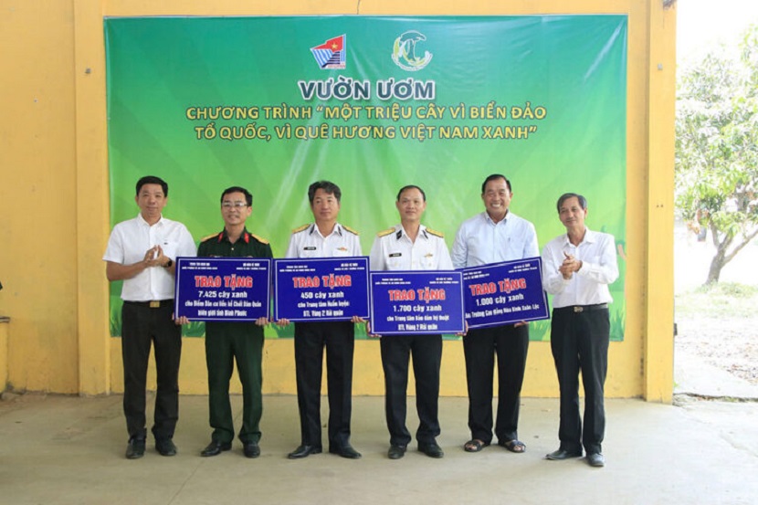 Trao tặng hơn 10.000 cây, góp phần phủ xanh biên giới, biển - hải đảo