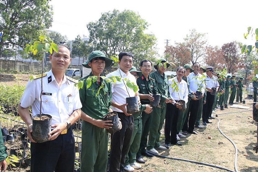 Trao tặng hơn 10.000 cây, góp phần phủ xanh biên giới, biển - hải đảo