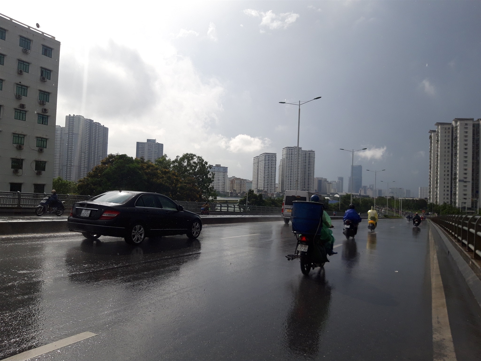 Thời tiết ngày 14/7: Hà Nội có mưa rào và dông