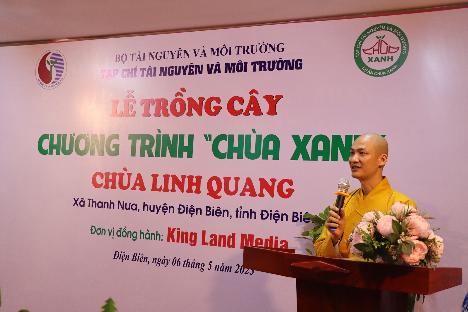 Tạp chí Tài nguyên và Môi trường trồng cây tại chùa Linh Quang (Điện Biên)