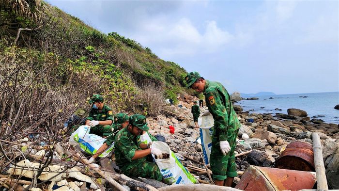 Tích cực hưởng ứng Ngày môi trường Thế giới trên Côn Đảo