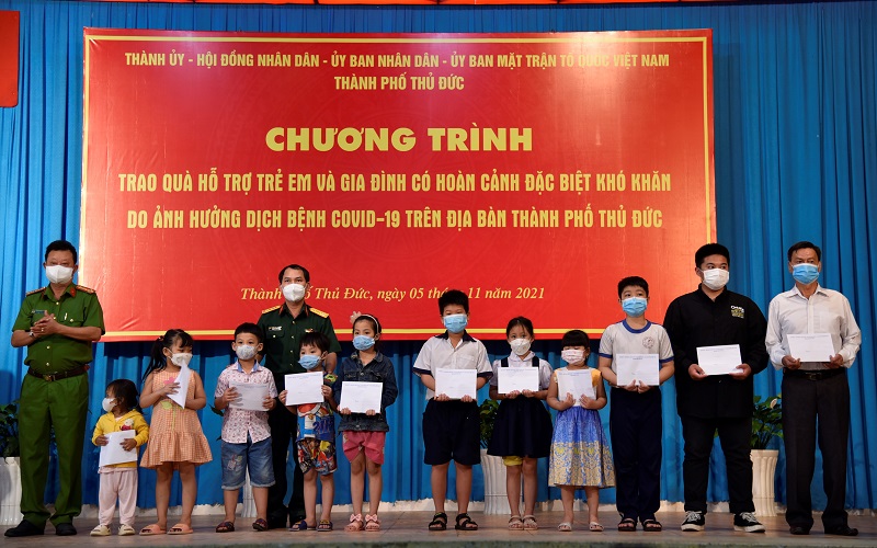 Him Lam Land hỗ trợ, tiếp sức gia đình và trẻ em có hoàn cảnh khó khăn do ảnh hưởng của dịch covid-19 