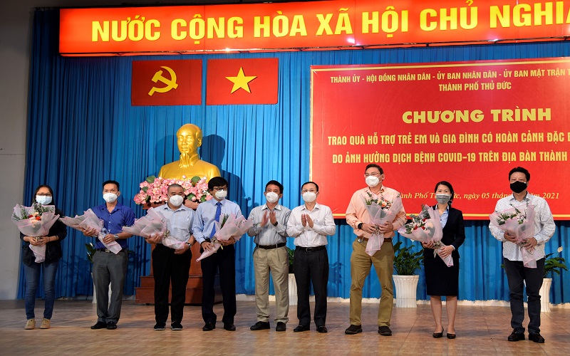 Him Lam Land hỗ trợ, tiếp sức gia đình và trẻ em có hoàn cảnh khó khăn do ảnh hưởng của dịch covid-19 