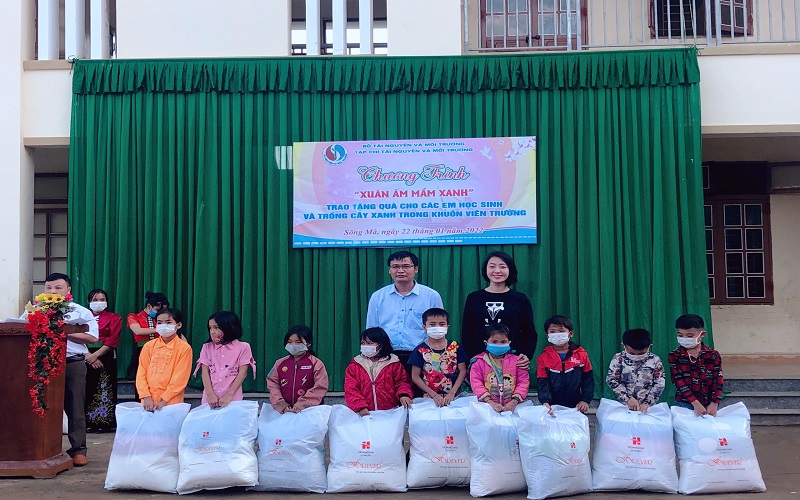 Mang hơi ấm mùa xuân cho mầm xanh tương lai