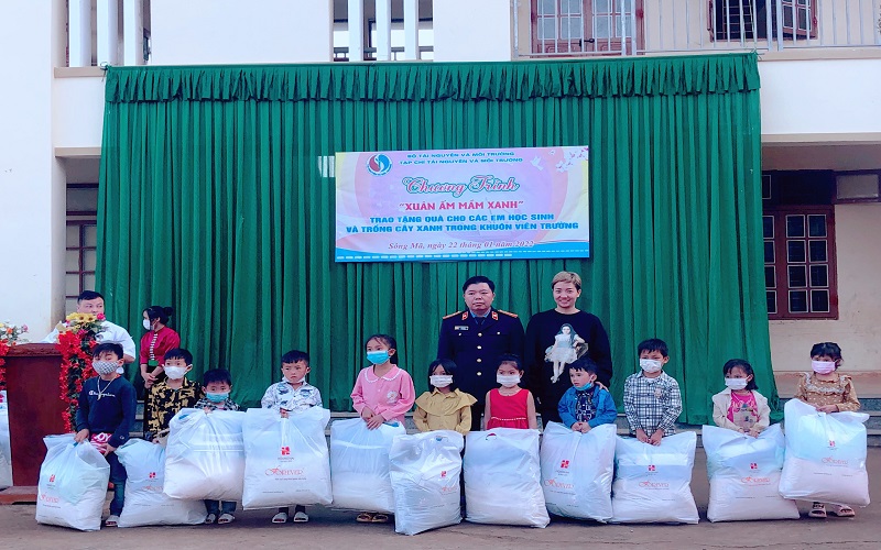 Mang hơi ấm mùa xuân cho mầm xanh tương lai