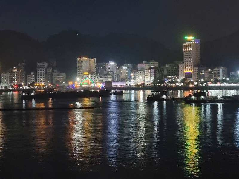 Đảo Cát Bà (Hải Phòng) đang nỗ lực vươn mình trong đổi mới, tạo dựng môi trường du lịch văn hóa, an toàn, thân thiện
