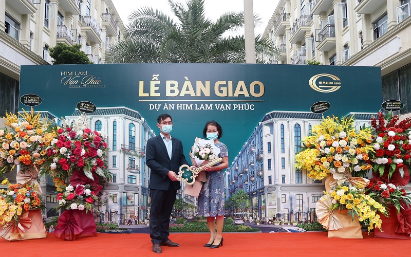 Nỗ lực vượt “bão” Covid, Him Lam Vạn Phúc chào đón những cư dân đầu tiên