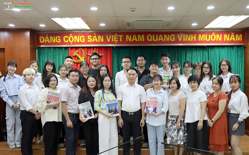 Tạp chí Tài Nguyên và Môi trường tiếp lửa cho sinh viên ngành Quan hệ công chúng