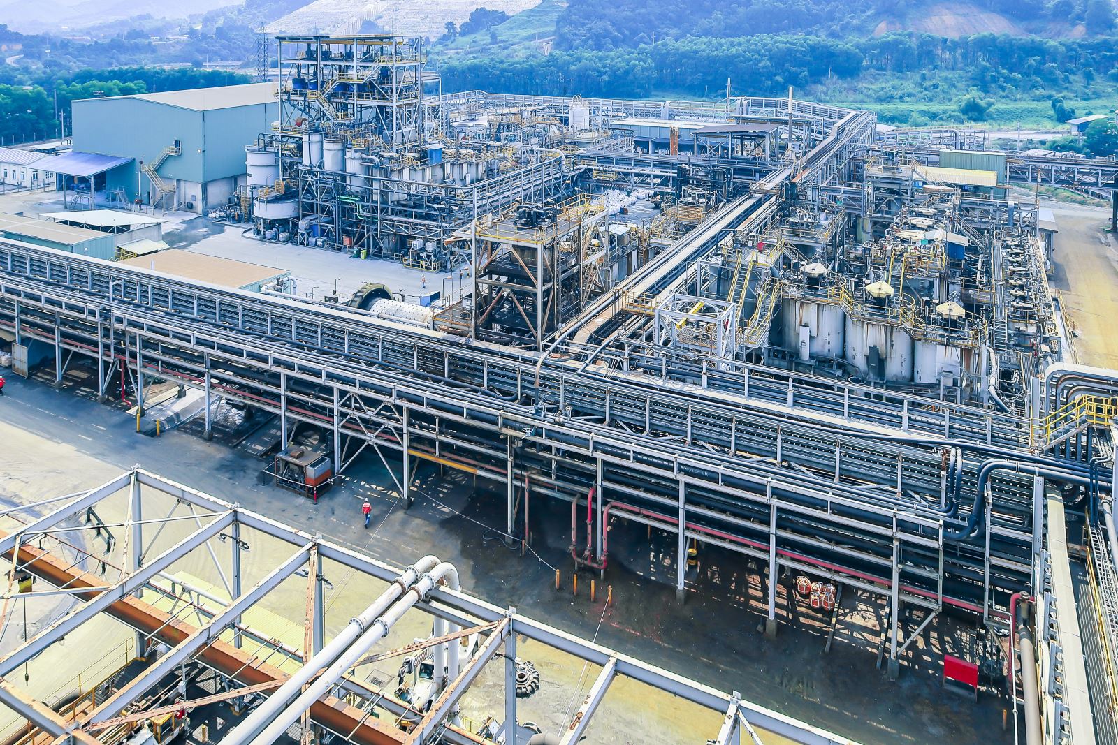 Dây chuyền chế biến hiện đại các sản phẩm chính của NuiPhao Mining