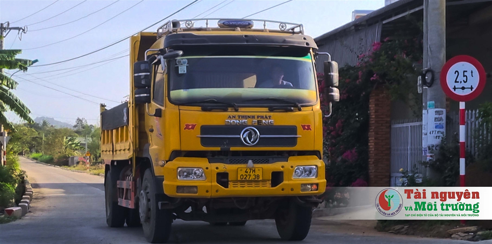 Buôn Ma Thuột (Đắk Lắk): Xe chở khoáng sản cày nát đường dân sinh