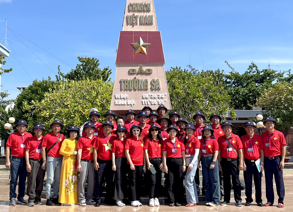 Đoàn Công tác Bộ Tài nguyên và môi trường thăm đảo Trường Sa