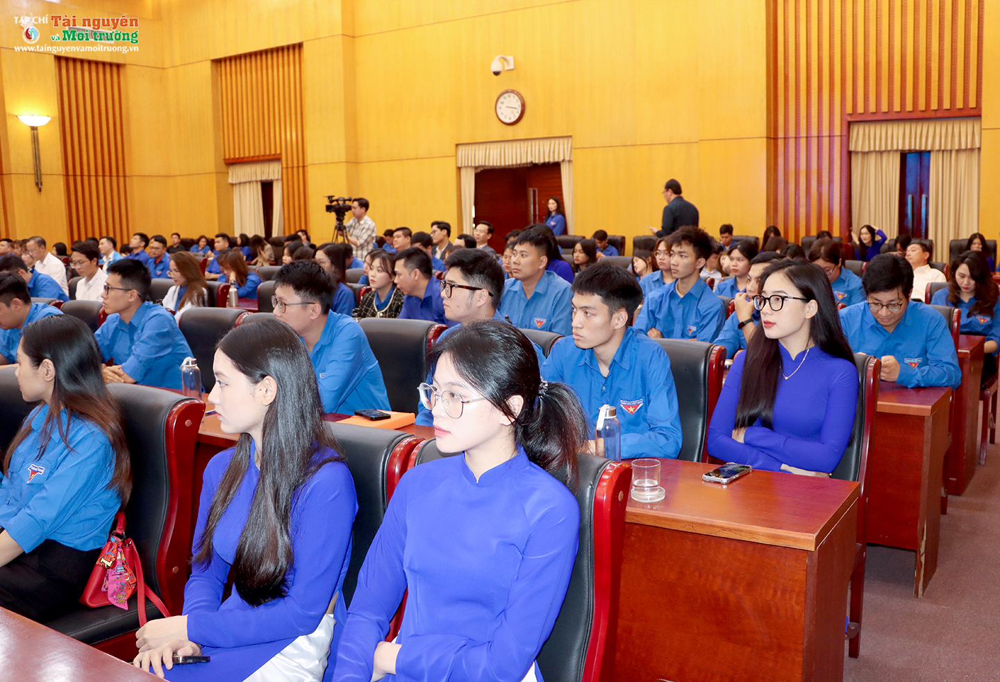 Bộ trưởng Bộ Tài nguyên và Môi trường Đặng Quốc Khánh đối thoại với thanh niên và gặp mặt cán bộ đoàn các thời kỳ
