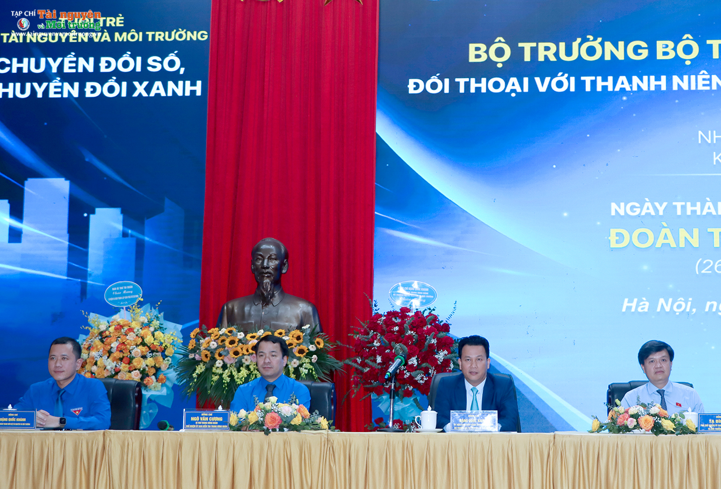 Bộ trưởng Bộ Tài nguyên và Môi trường Đặng Quốc Khánh đối thoại với thanh niên và gặp mặt cán bộ đoàn các thời kỳ