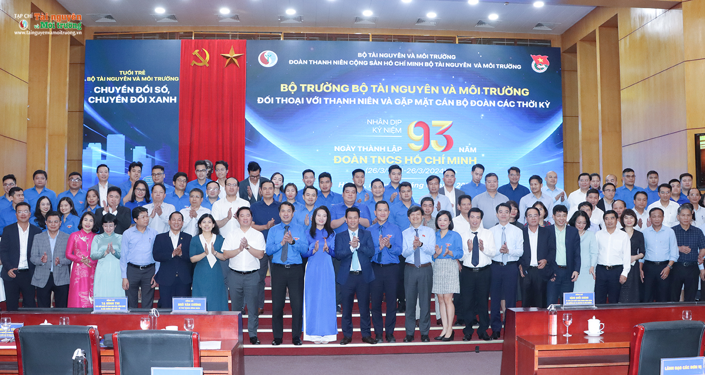 Bộ trưởng Bộ Tài nguyên và Môi trường Đặng Quốc Khánh đối thoại với thanh niên và gặp mặt cán bộ đoàn các thời kỳ