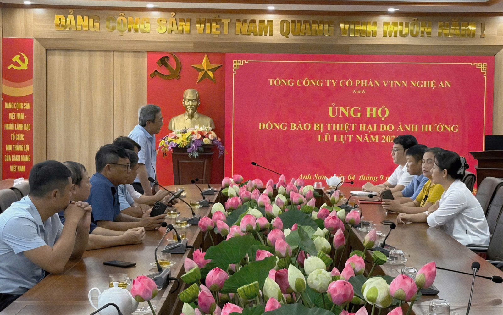 Nghệ An: Hỗ trợ ngô giống giúp người dân khôi phục sản xuất sau bão số 5