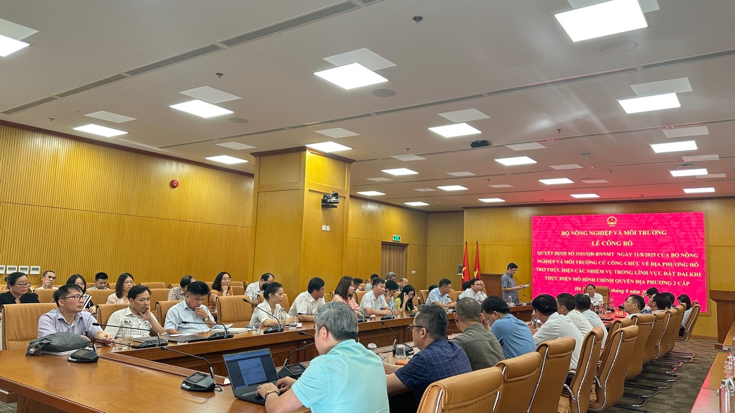 Thứ trưởng Lê Minh Ngân tin tưởng công chức sẽ là cầu nối giữa địa phương với Bộ Nông nghiệp và Môi trường