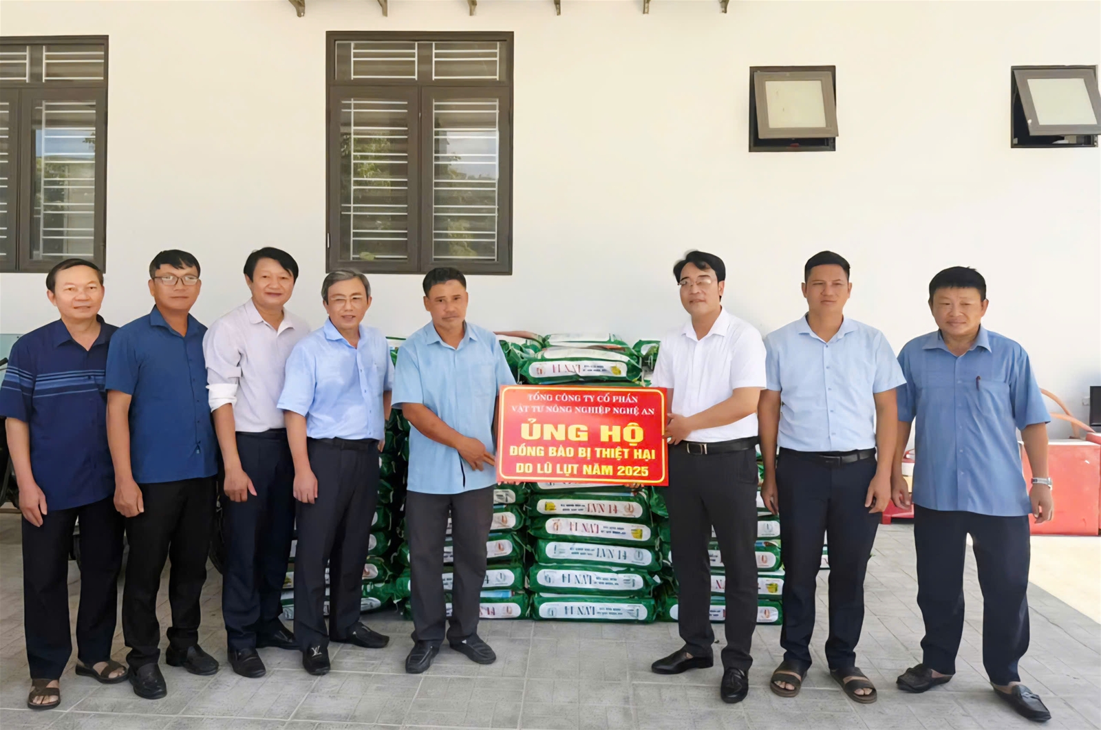Nghệ An: Hỗ trợ ngô giống giúp người dân khôi phục sản xuất sau bão số 5