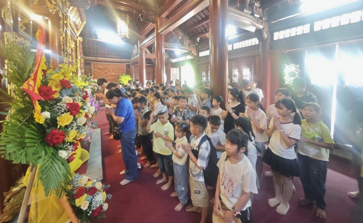 Biểu dương truyền thống hiếu học của con em Công ty Nhiệt điện Thái Bình vững bước tương lai