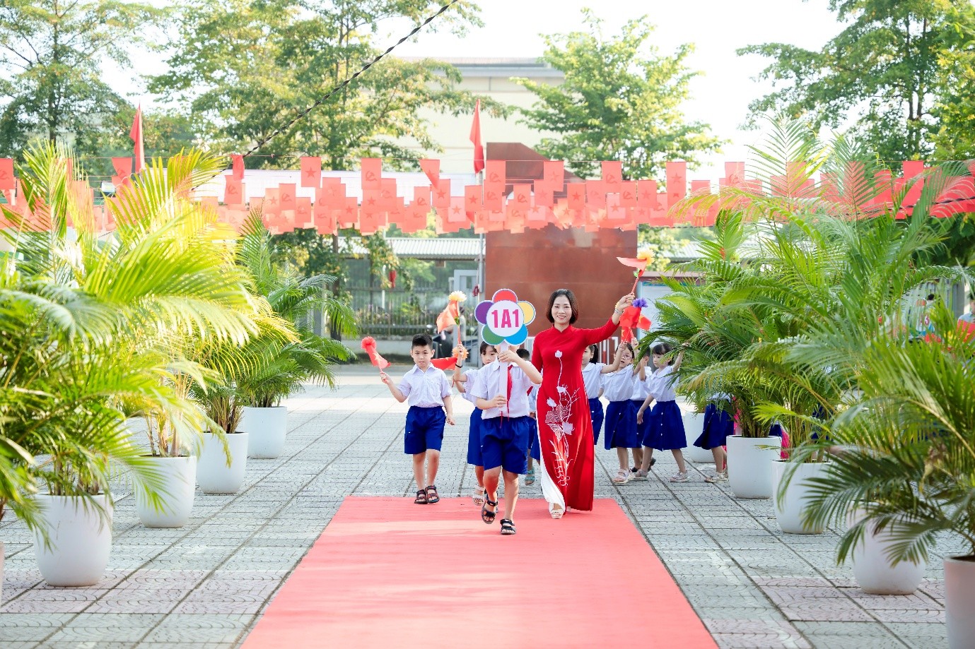 Trường Tiểu học Trung Thành tưng bừng khai giảng năm học mới