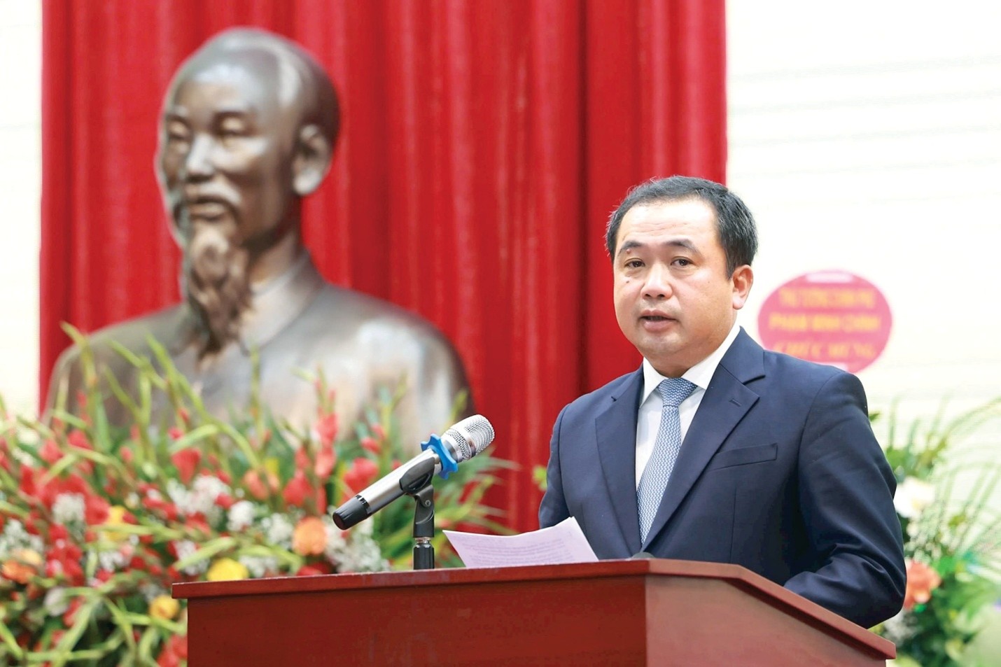 Thủ tướng Chính phủ Phạm Minh Chính trao quyết định giao Quyền Bộ trưởng Bộ Nông nghiệp và Môi trường
