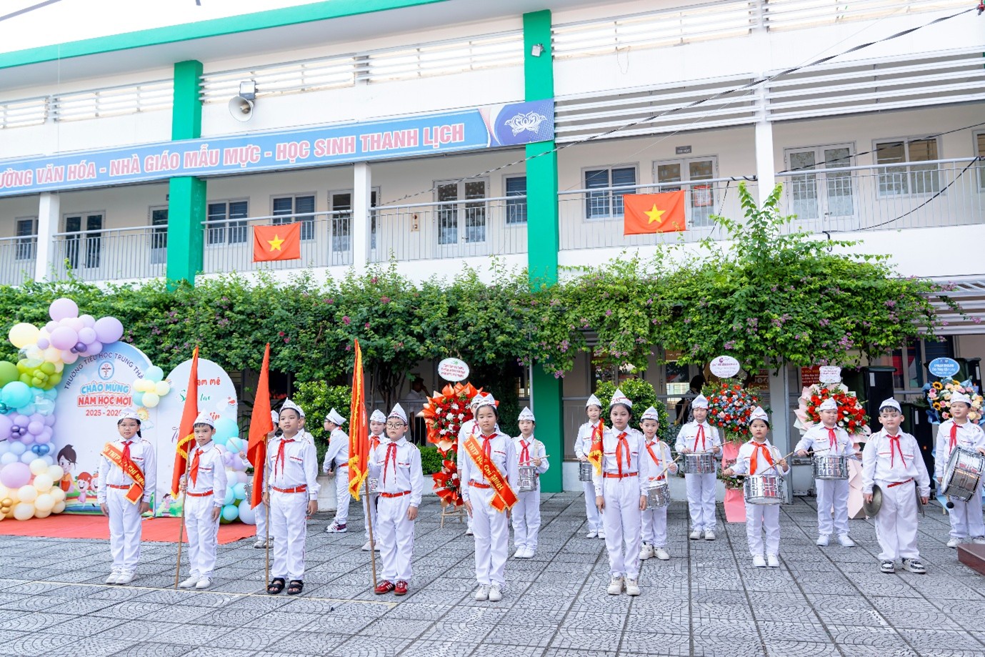 Trường Tiểu học Trung Thành tưng bừng khai giảng năm học mới