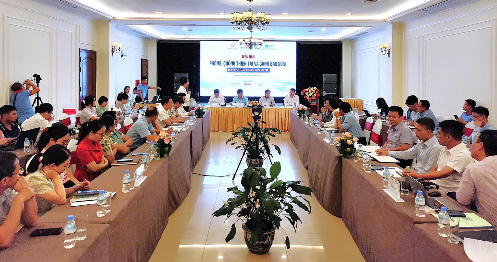 Nâng cao hiệu quả chính quyền địa phương hai cấp trong phòng, chống thiên tai