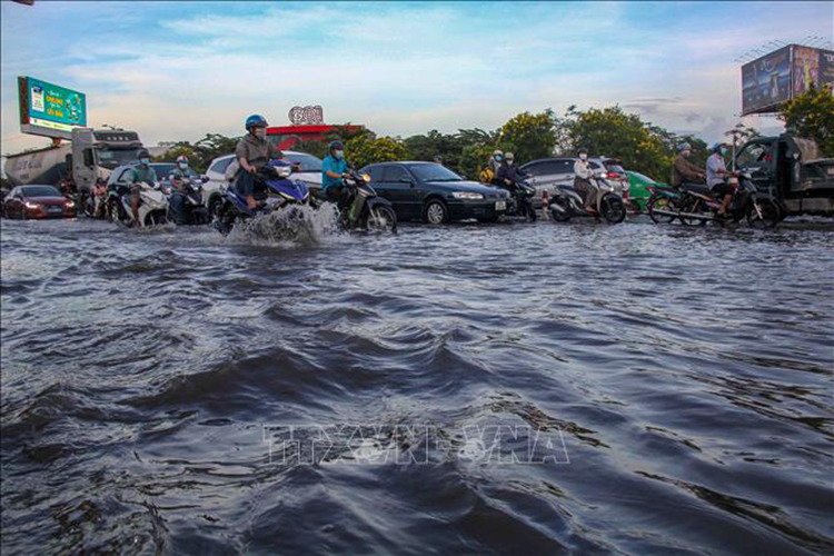 Thời tiết ngày 6/4: Bắc Bộ trời nắng, Nam Bộ mưa rào và dông