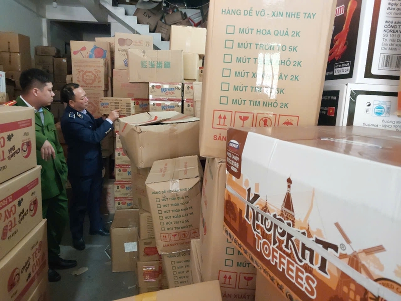 Liên tiếp phát hiện các vụ việc kinh doanh thực phẩm có dấu hiệu nhập lậu