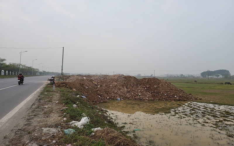Thanh Oai: Nhức nhối tình trạng đổ phế thải ra môi trường tại xã Thanh Thùy