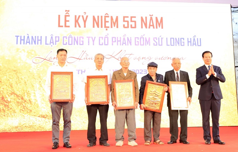 Công ty Cổ phần Gốm sứ Long Hầu kỷ niệm 55 năm thành lập