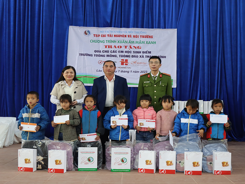 Chương trình “Xuân ấm mầm xanh” năm 2023: Những món quà tết sớm cho trẻ em vùng cao