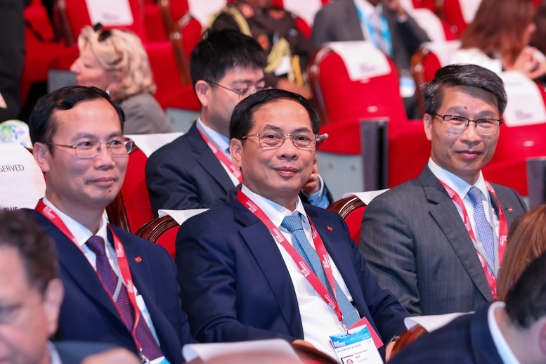 Cùng nhau gìn giữ, bảo vệ đại dương xanh cho hôm nay và mai sau