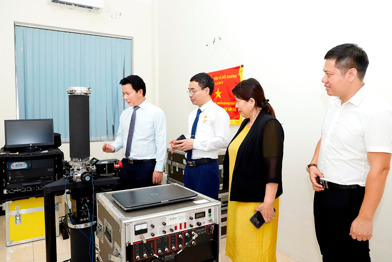 Hai lãnh đạo Viện Khoa học Đo đạc và Bản đồ vinh dự nhận danh hiệu Chiến sĩ thi đua toàn quốc